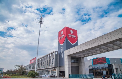 當世友地板鋪進“太空艙”| 民宿界的新潮流，全新的住宿體驗